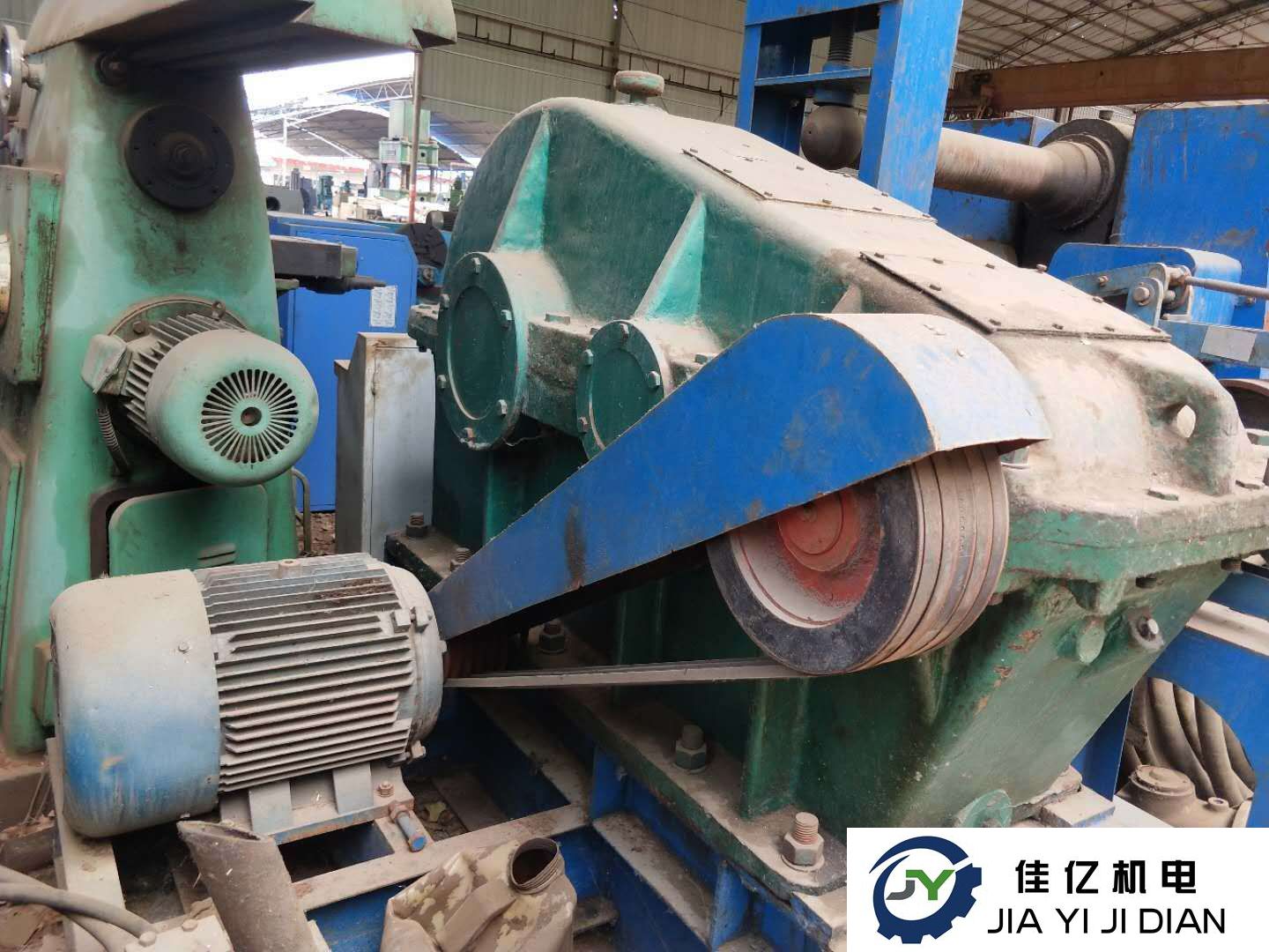 通遼鍛壓設備有限公司三輥卷板機W11--